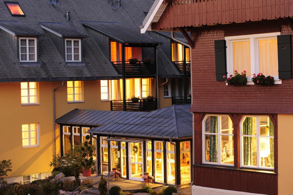 Ferien Residenz Bergfried Hotel Hinterzarten Exterior foto